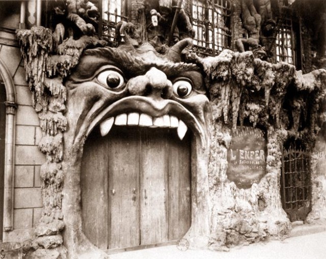 http://oscarenfotos.files.wordpress.com/2012/06/eugene_atget_cabaret_infierno.jpg?w=640&h=508